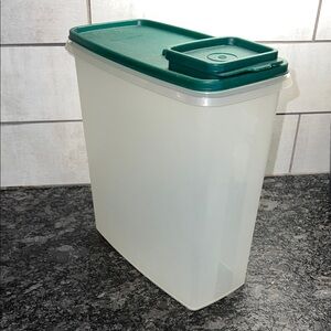 Vintage Tupperware Green and White Cereal/Dry Goods Kitchen Storage Container